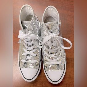 Converse Silver Sequined Chuck Taylor All StarWomen’s Size 8.  “ECU”